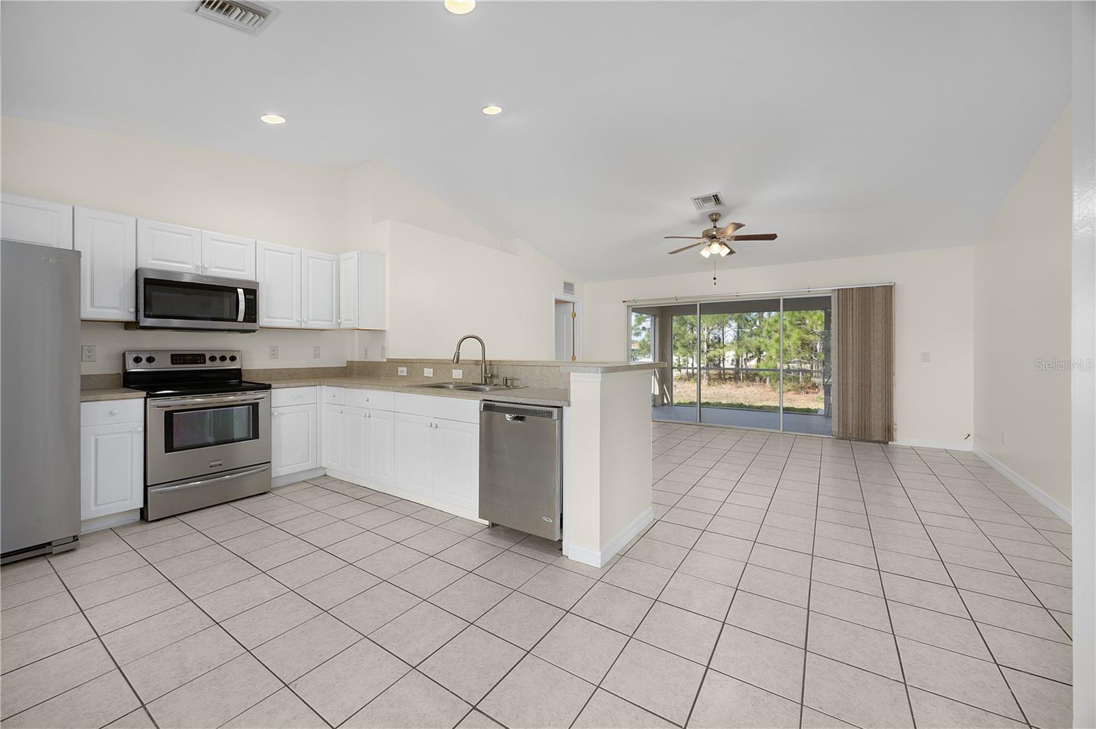 1028 COLUMBUS BOULEVARD S