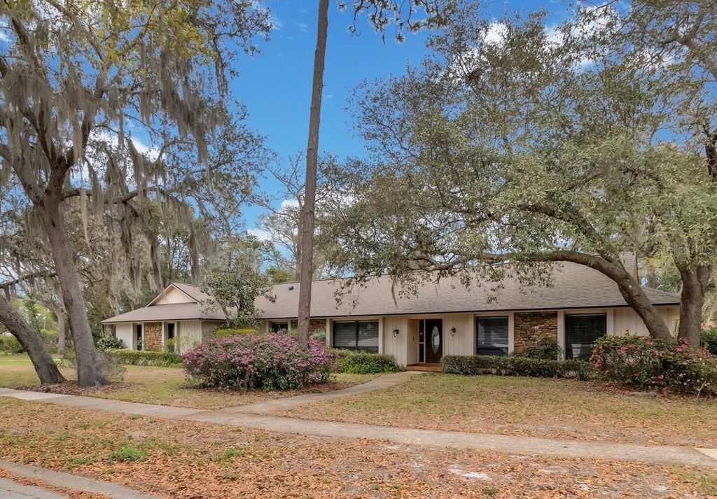 Photo of 401 Blue Lake Drive, Longwood, FL 32779 (MLS # O6390986)