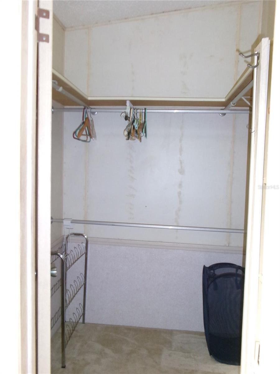 FOXWOOD LAKE ESTATES PH 01 - Residential