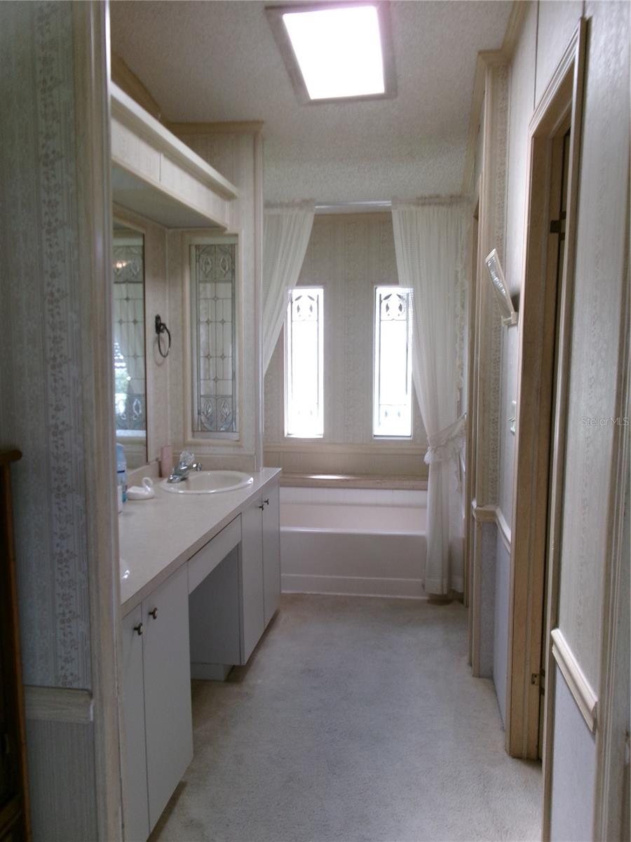 FOXWOOD LAKE ESTATES PH 01 - Residential