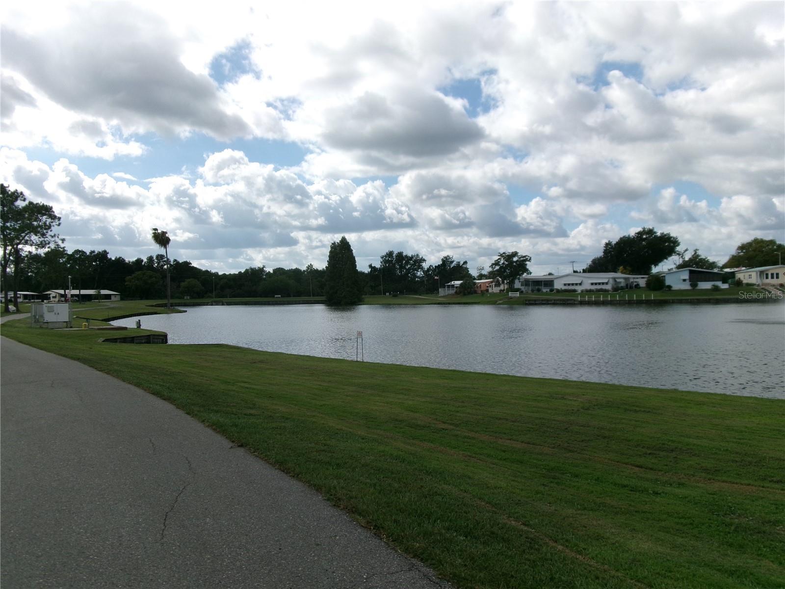 FOXWOOD LAKE ESTATES PH 01 - Residential