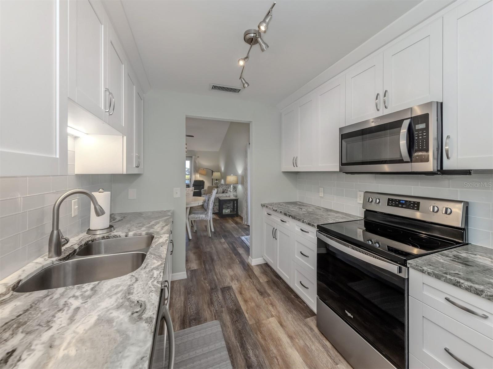 PINEBROOK LAKE CLUB PH 1 - Residential