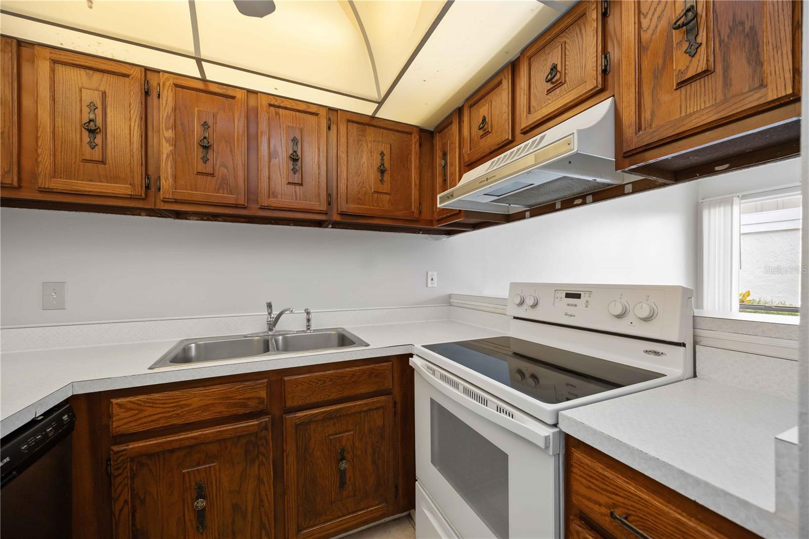 BENEVA RIDGE - Residential Lease