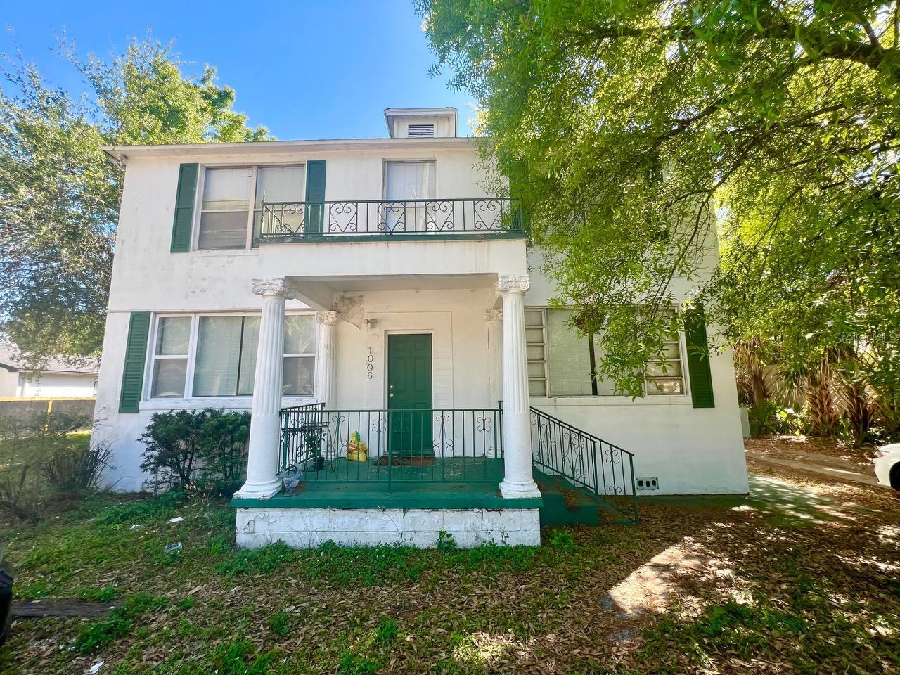 Welcome to your cozy retreat in the vibrant city of Tampa! This charming 1-bedroom, 1-bathroom duplex offers a perfect blend of comfort and convenience, ideal for individuals or couples seeking a quaint yet modern living space. As you step inside, you'll be greeted by an inviting open floor plan that seamlessly integrates the living, dining, and kitchen areas, creating a spacious and airy atmosphere perfect for relaxation and entertaining. The interior features plush carpeting throughout, providing warmth and comfort underfoot, while ceiling fans in both the living area and bedroom ensure optimal airflow and comfort year-round. Nestled within the dynamic city of Tampa, this duplex offers easy access to a plethora of amenities, including shopping, dining, entertainment, and recreational opportunities. Whether you're exploring the vibrant downtown scene or enjoying the tranquility of nearby parks and waterfronts, there's always something exciting to discover just moments from your doorstep. Experience the best of urban living in this charming 1/1 duplex, where comfort meets convenience in the heart of Tampa. Don't miss your chance to call this lovely residence your new home sweet home! No laundry hookups or washer/dryer inside, tenant to use laundry mat. Pets welcome, Occupied/Available 09/14/25!