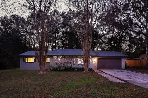 Photo of 734 NW 38th Street, Gainesville, FL 32607 (MLS # GC538978)
