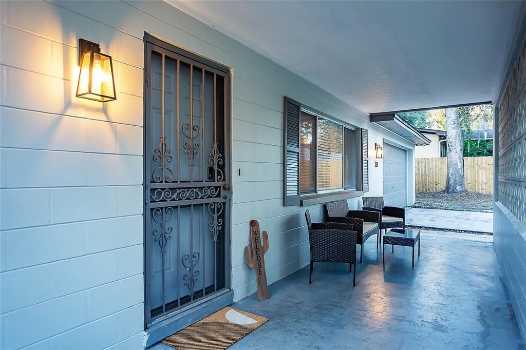 Photo of 734 NW 38th Street, Gainesville, FL 32607 (MLS # GC538978)