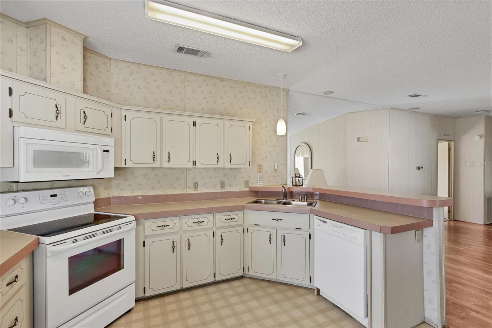 GOLF LAKES RESIDENTS CO-OP - Residential