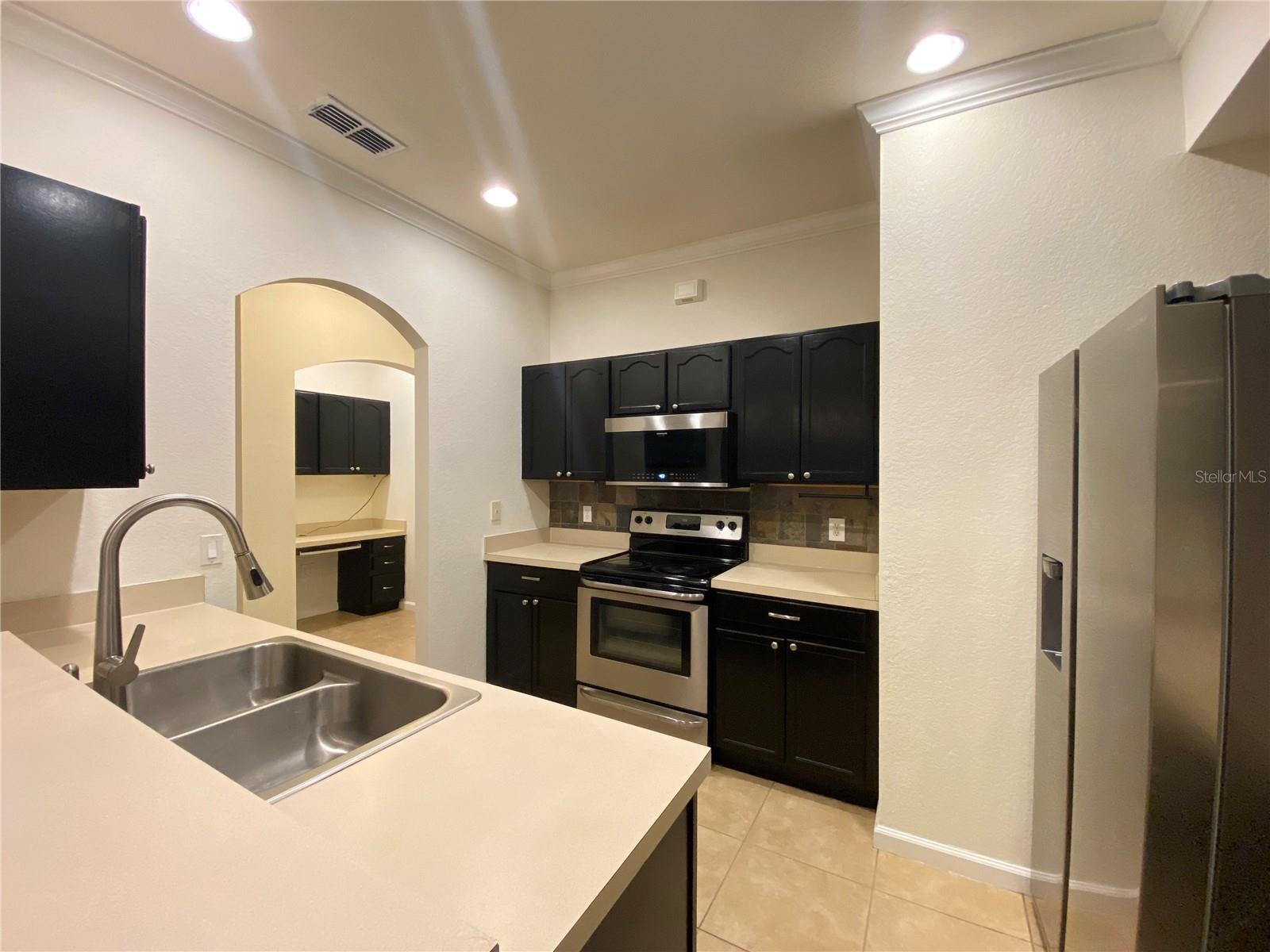 AVALON LAKES PH 03 VILLAGE A & B - Residential Lease