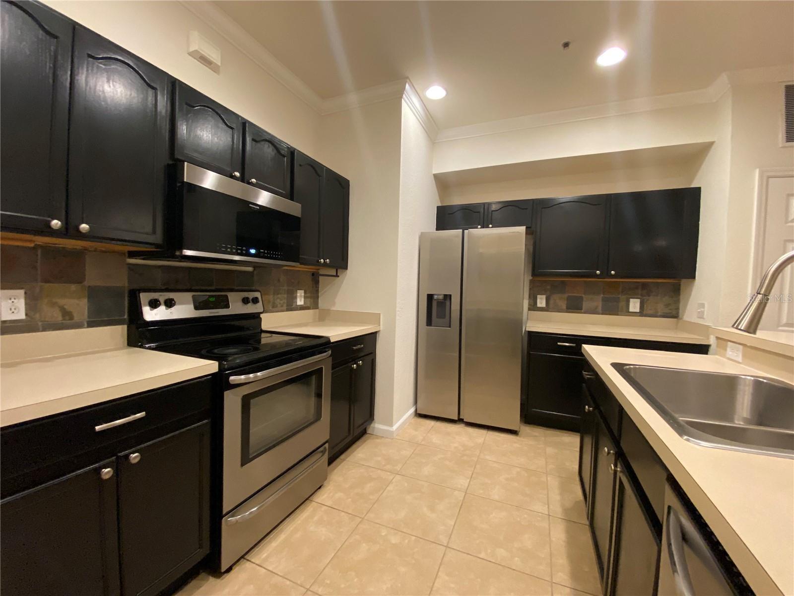 AVALON LAKES PH 03 VILLAGE A & B - Residential Lease