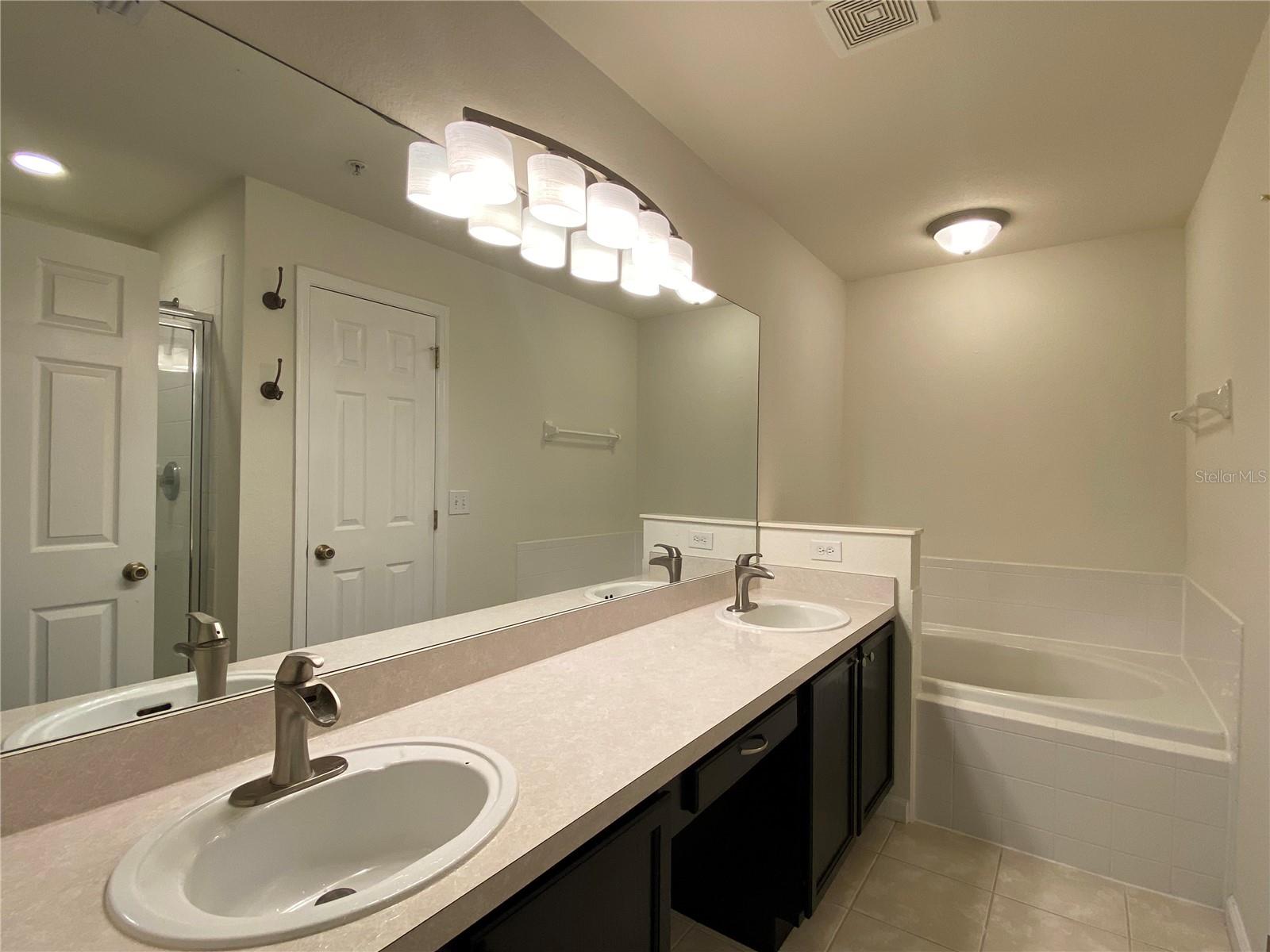 AVALON LAKES PH 03 VILLAGE A & B - Residential Lease