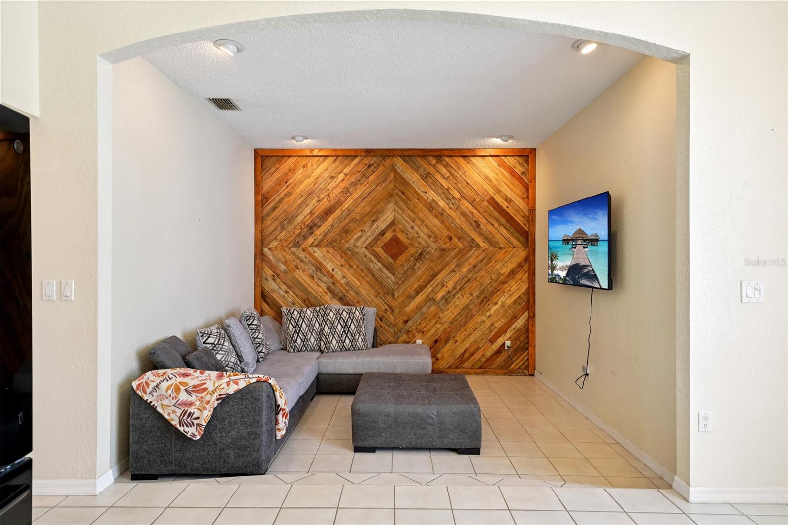 HUNTINGTON WOODS - Residential