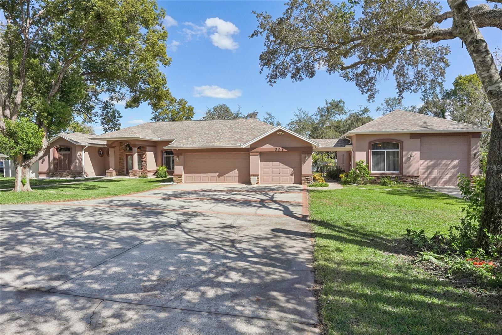 HUNTINGTON WOODS - Residential