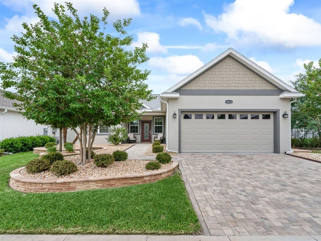 Photo of 5015 NE 125th Loop, Oxford, FL 34484 (MLS # G5112434)