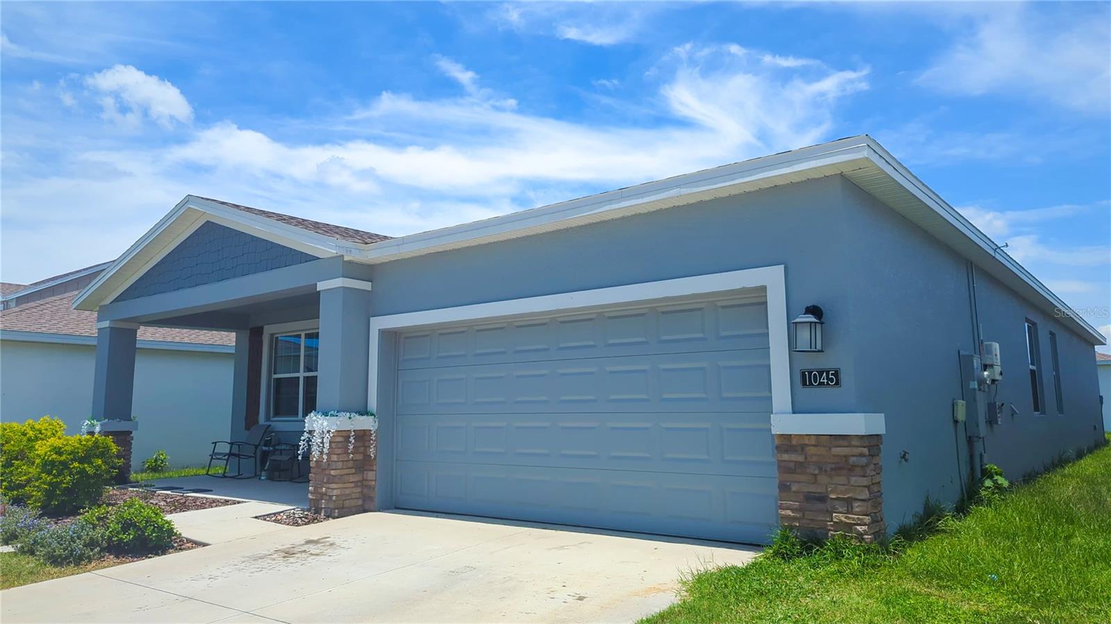 1045 HOLDEN WAY