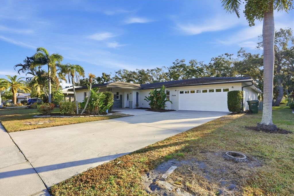 Photo of 7339 Bounty Drive, Sarasota, FL 34231 (MLS # A4681663)