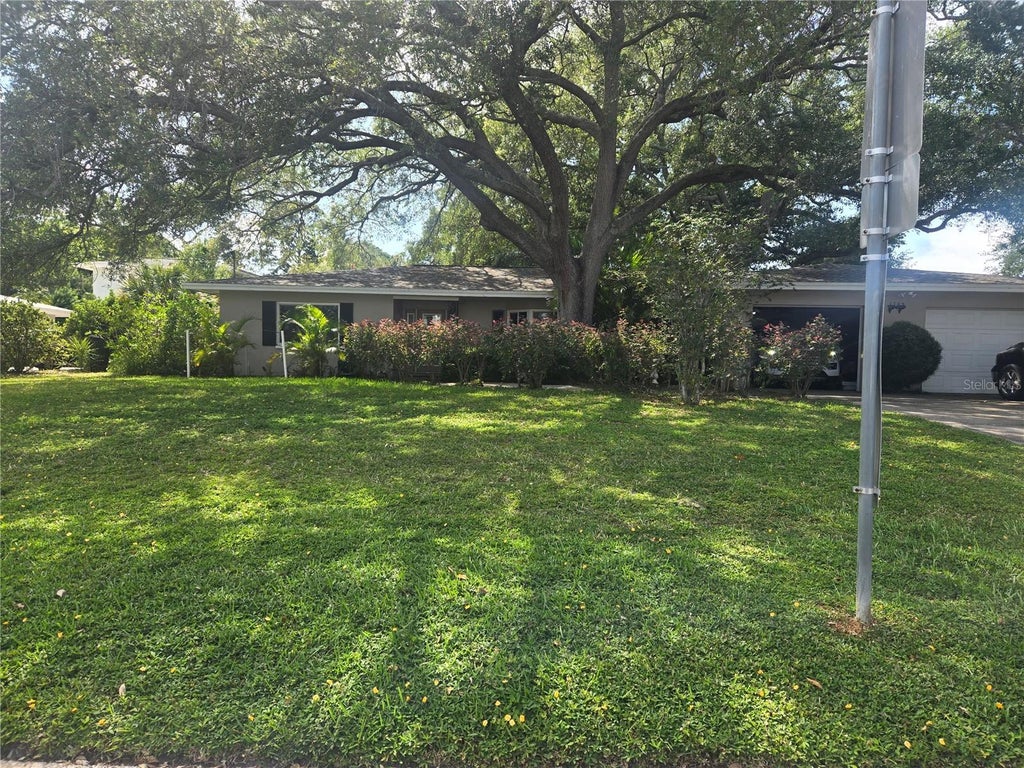 Photo of 1704 Cypress Avenue, Belleair, FL 33756 (MLS # TB8490017)