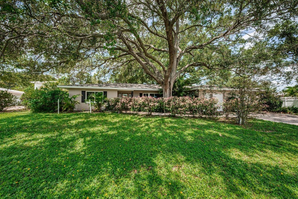 Photo of 1704 Cypress Avenue, Belleair, FL 33756 (MLS # TB8490017)
