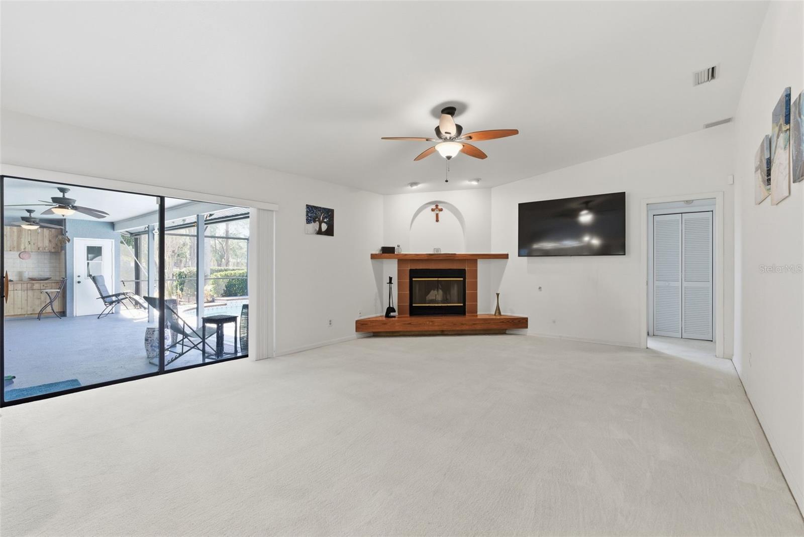 RIVER HILLS COUNTRY CLUB PH - Residential