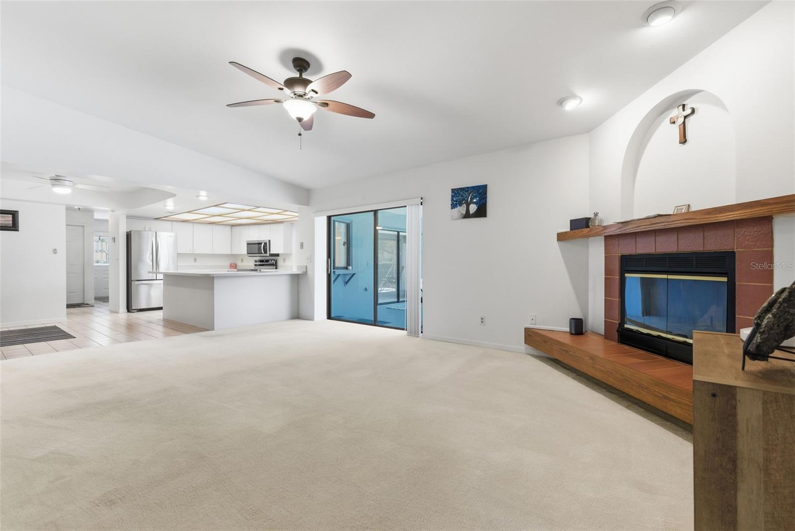 RIVER HILLS COUNTRY CLUB PH - Residential