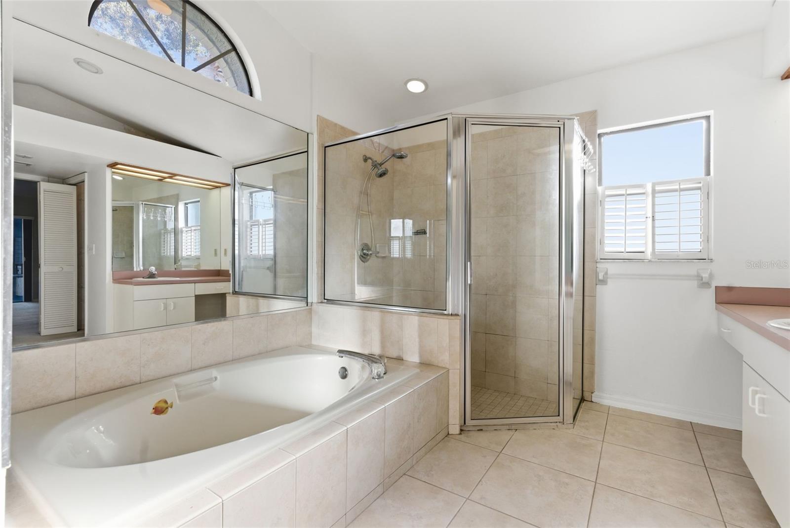 RIVER HILLS COUNTRY CLUB PH - Residential