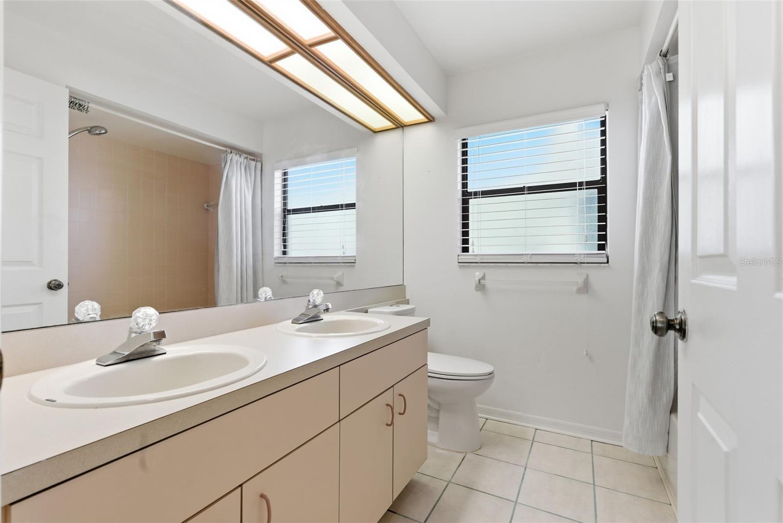 RIVER HILLS COUNTRY CLUB PH - Residential