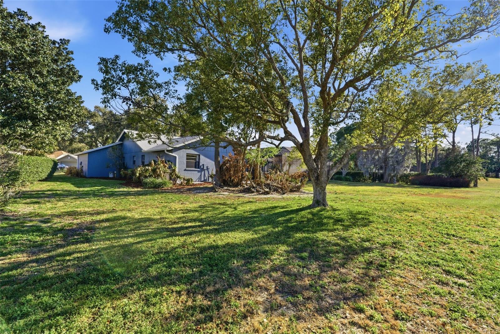 RIVER HILLS COUNTRY CLUB PH - Residential