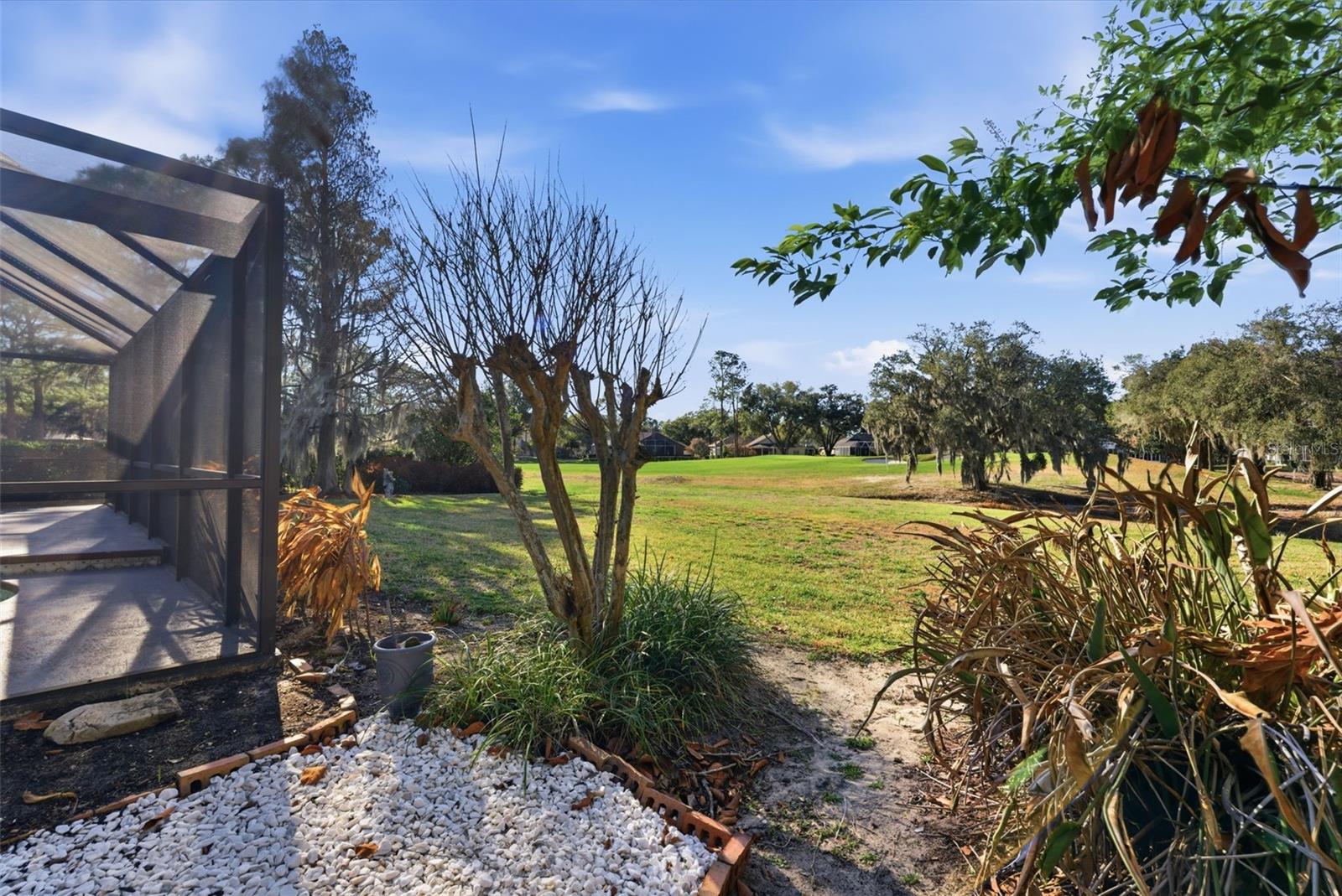 RIVER HILLS COUNTRY CLUB PH - Residential