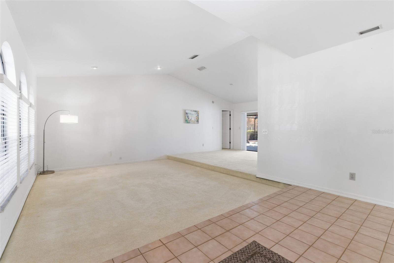 RIVER HILLS COUNTRY CLUB PH - Residential