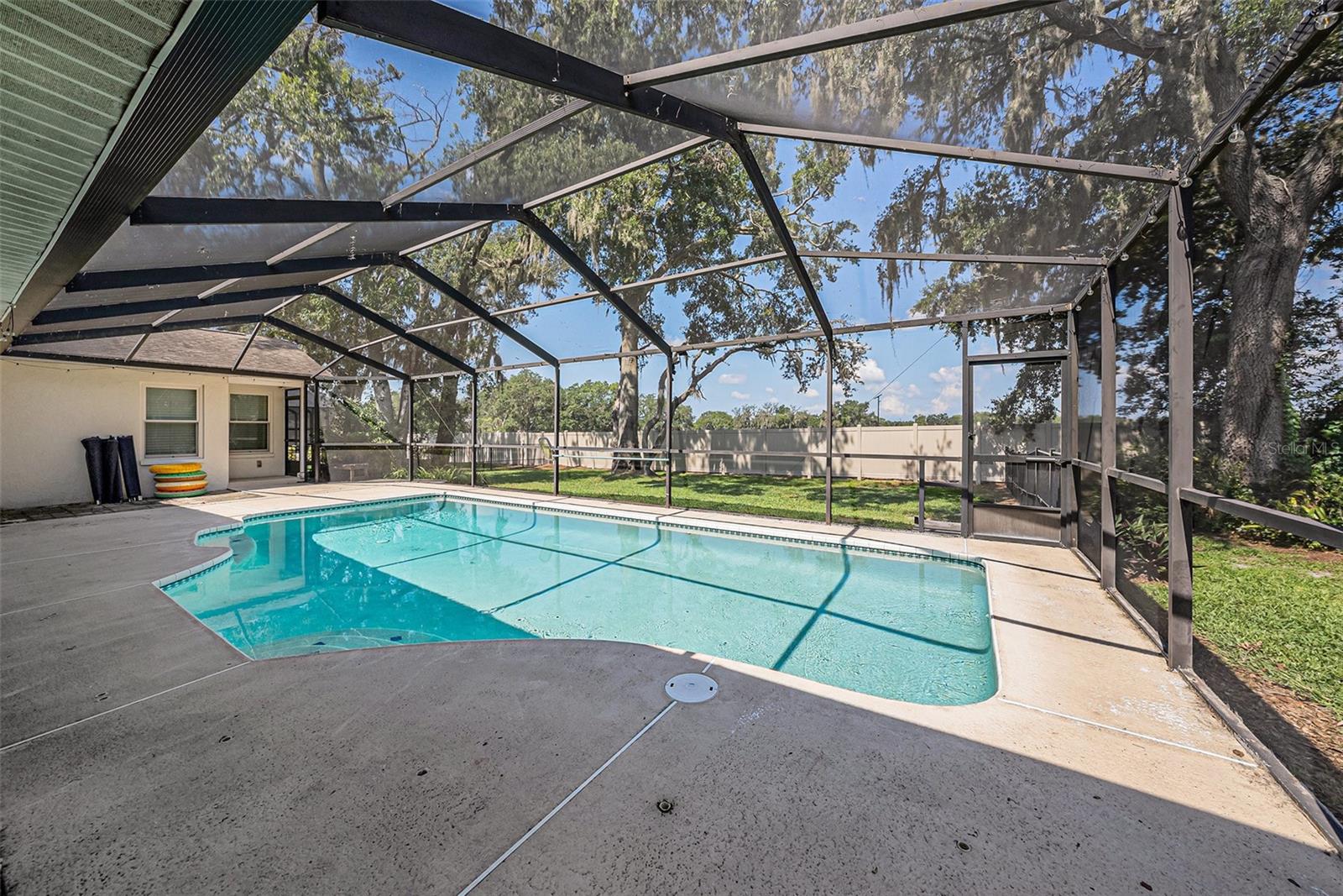 COLONIAL OAKS - Residential
