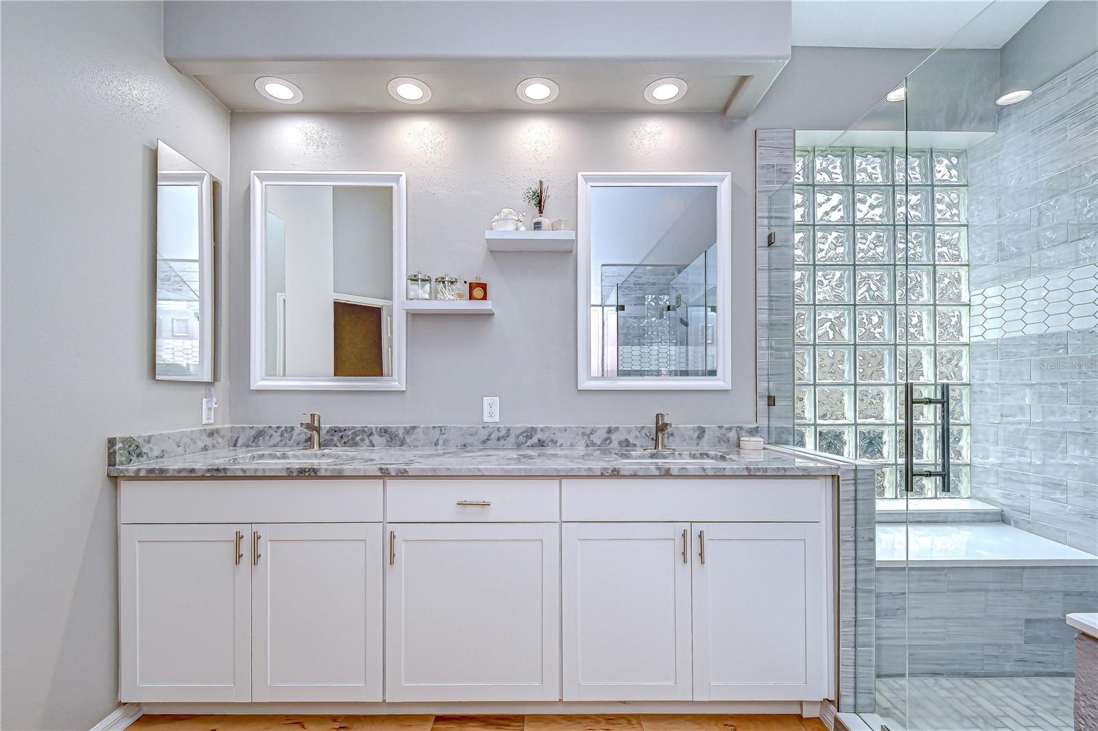 RIVER HILLS - Residential