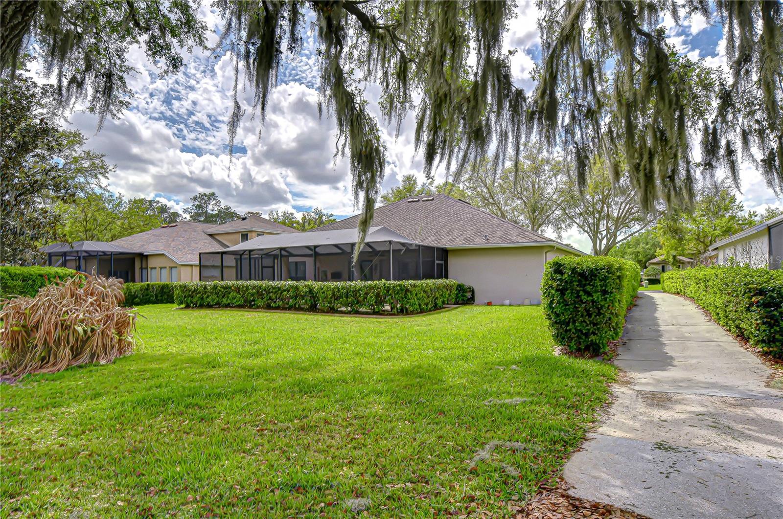 RIVER HILLS - Residential