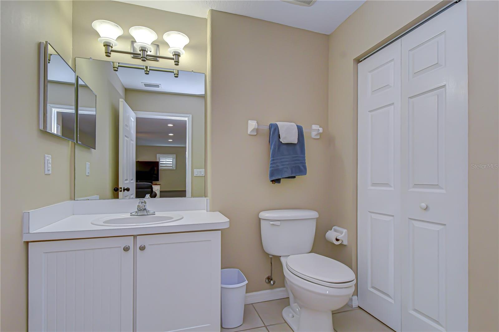 RIVER HILLS - Residential