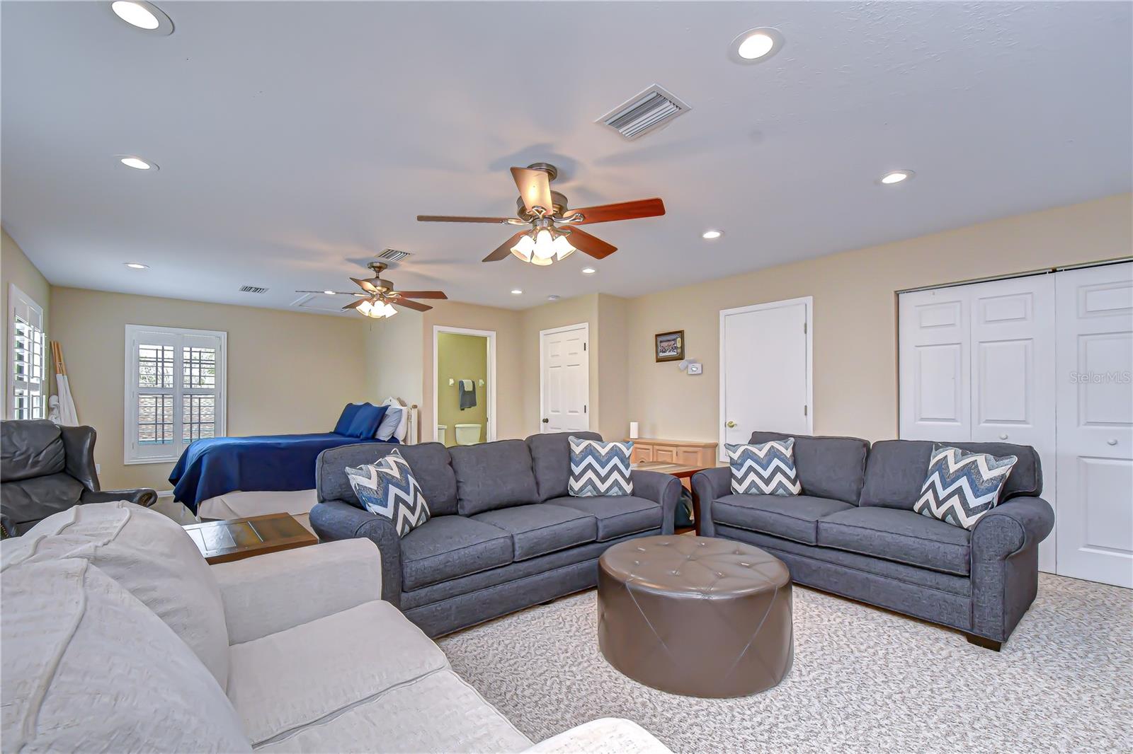 RIVER HILLS - Residential