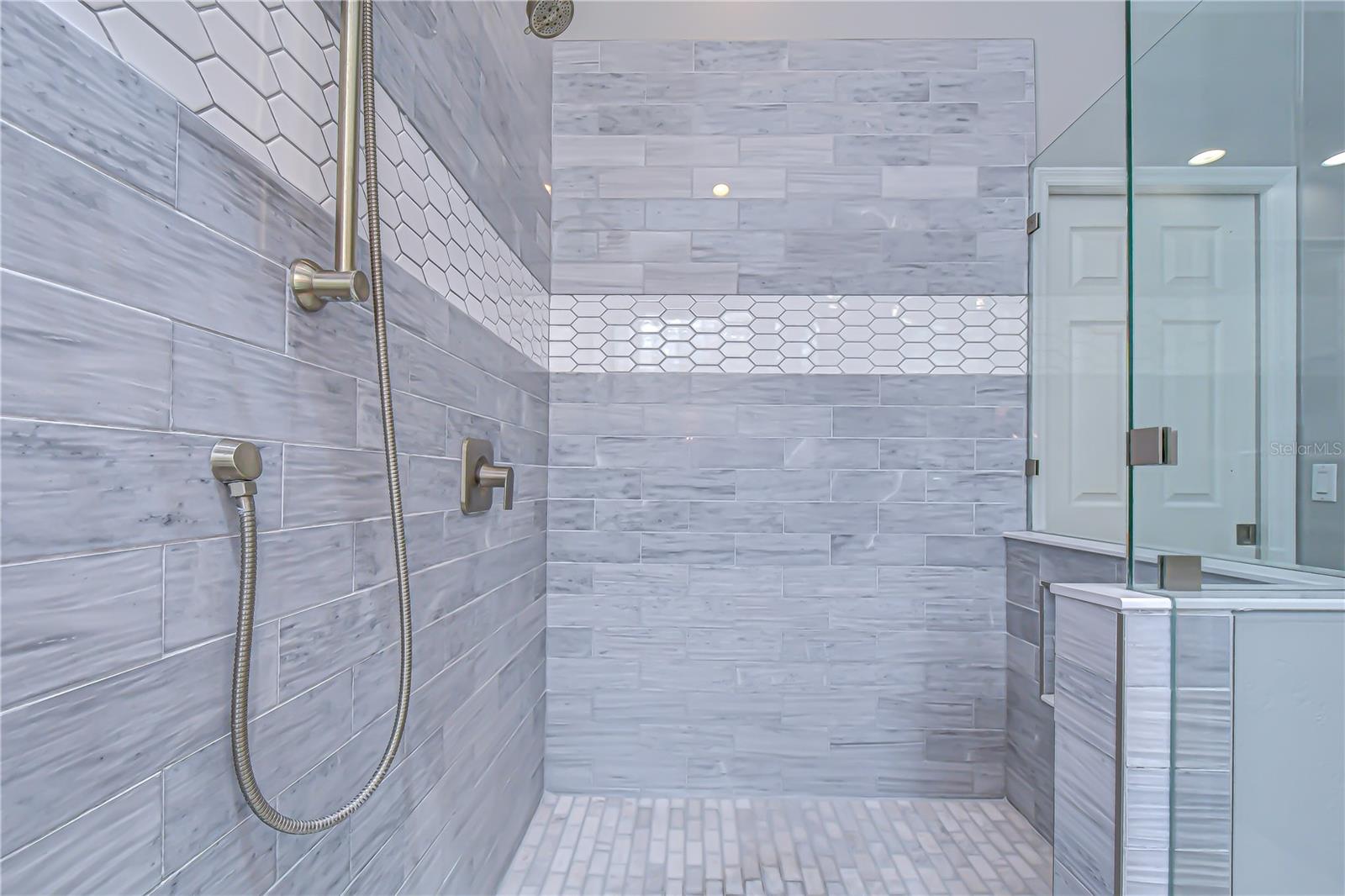 RIVER HILLS - Residential