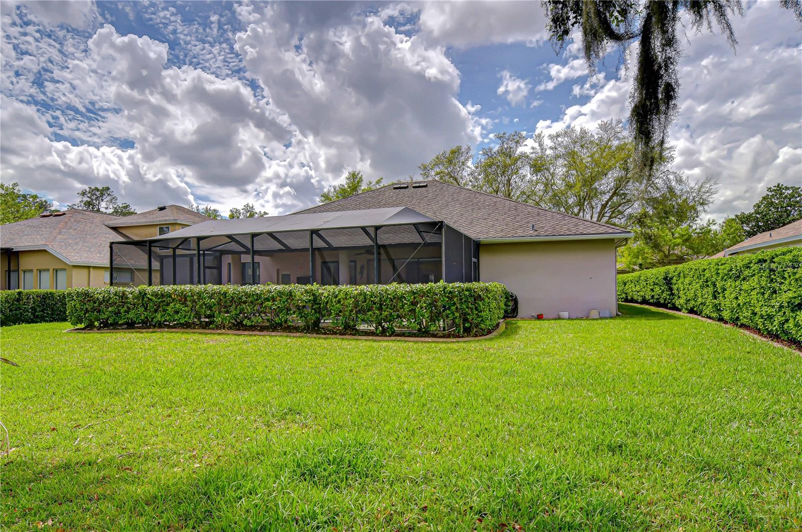 RIVER HILLS - Residential