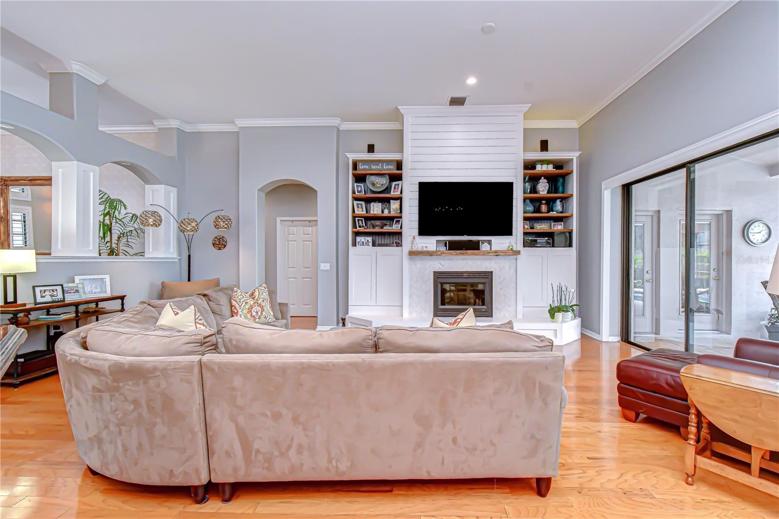 RIVER HILLS - Residential