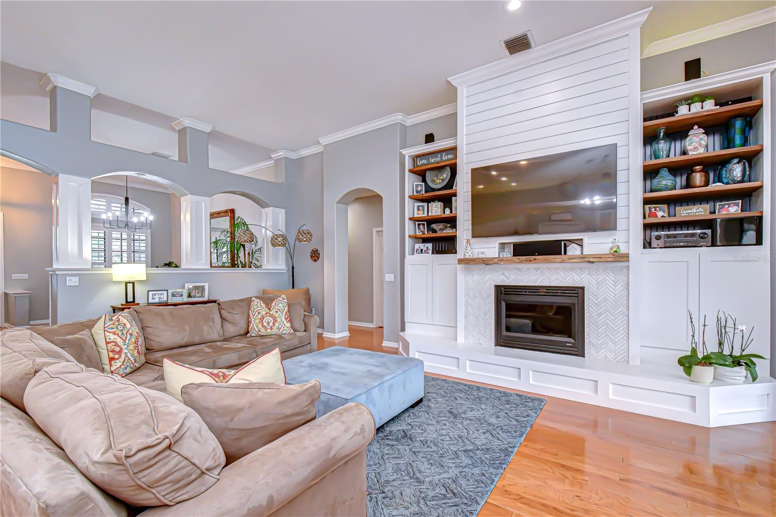 RIVER HILLS - Residential