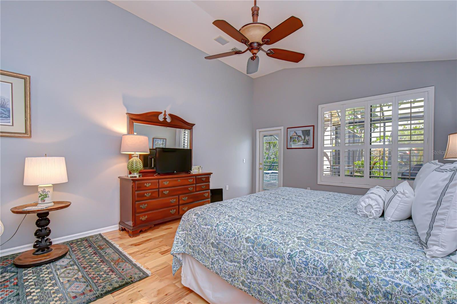 RIVER HILLS - Residential