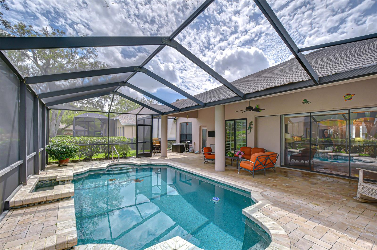 RIVER HILLS - Residential