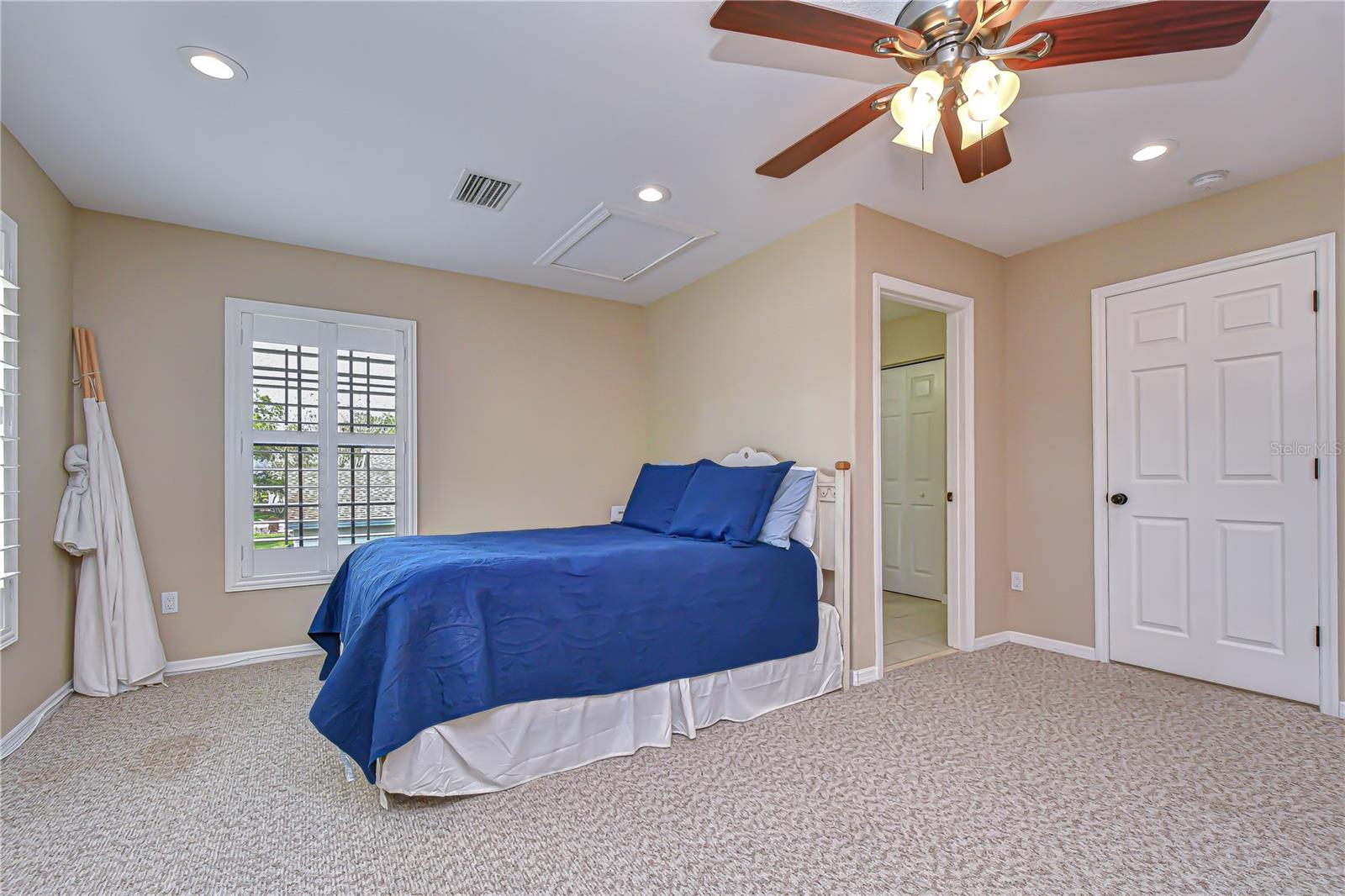 RIVER HILLS - Residential