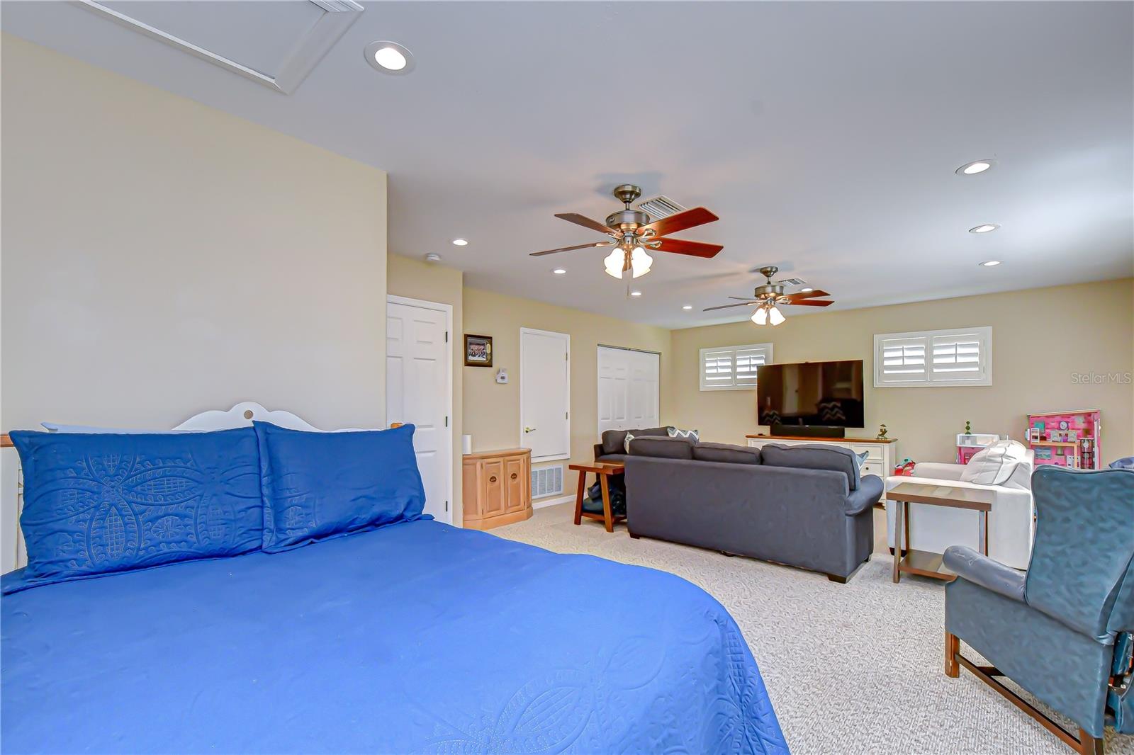 RIVER HILLS - Residential