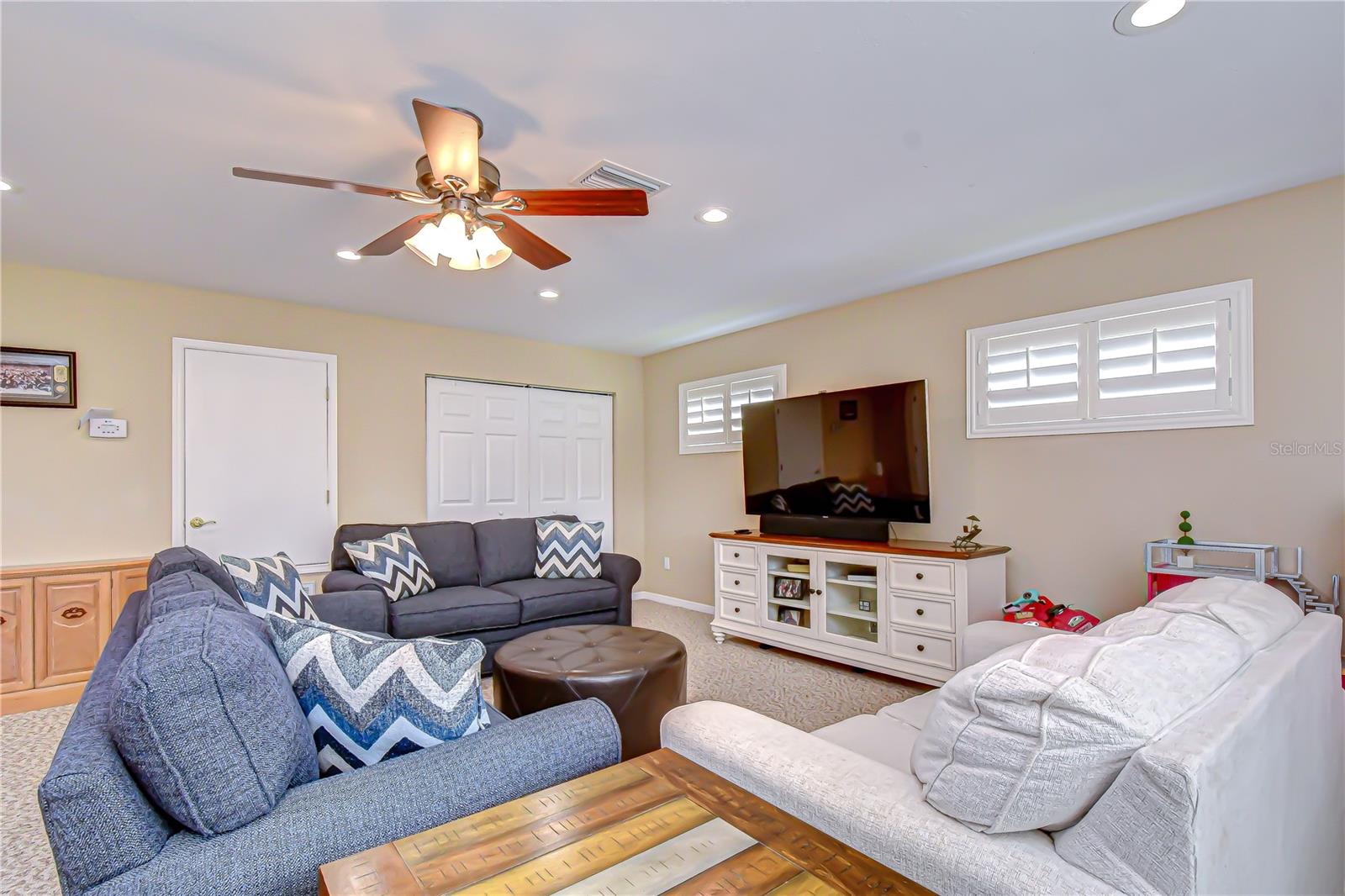 RIVER HILLS - Residential