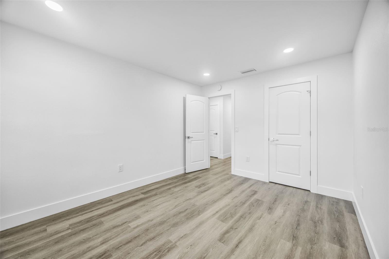 RAINTREE MANOR HOMES CONDO - Residential Lease