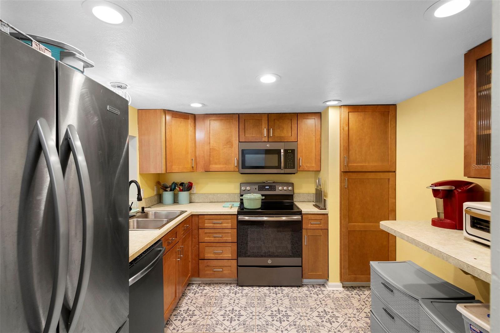 ULTRA VISTA CONDO - Residential Lease