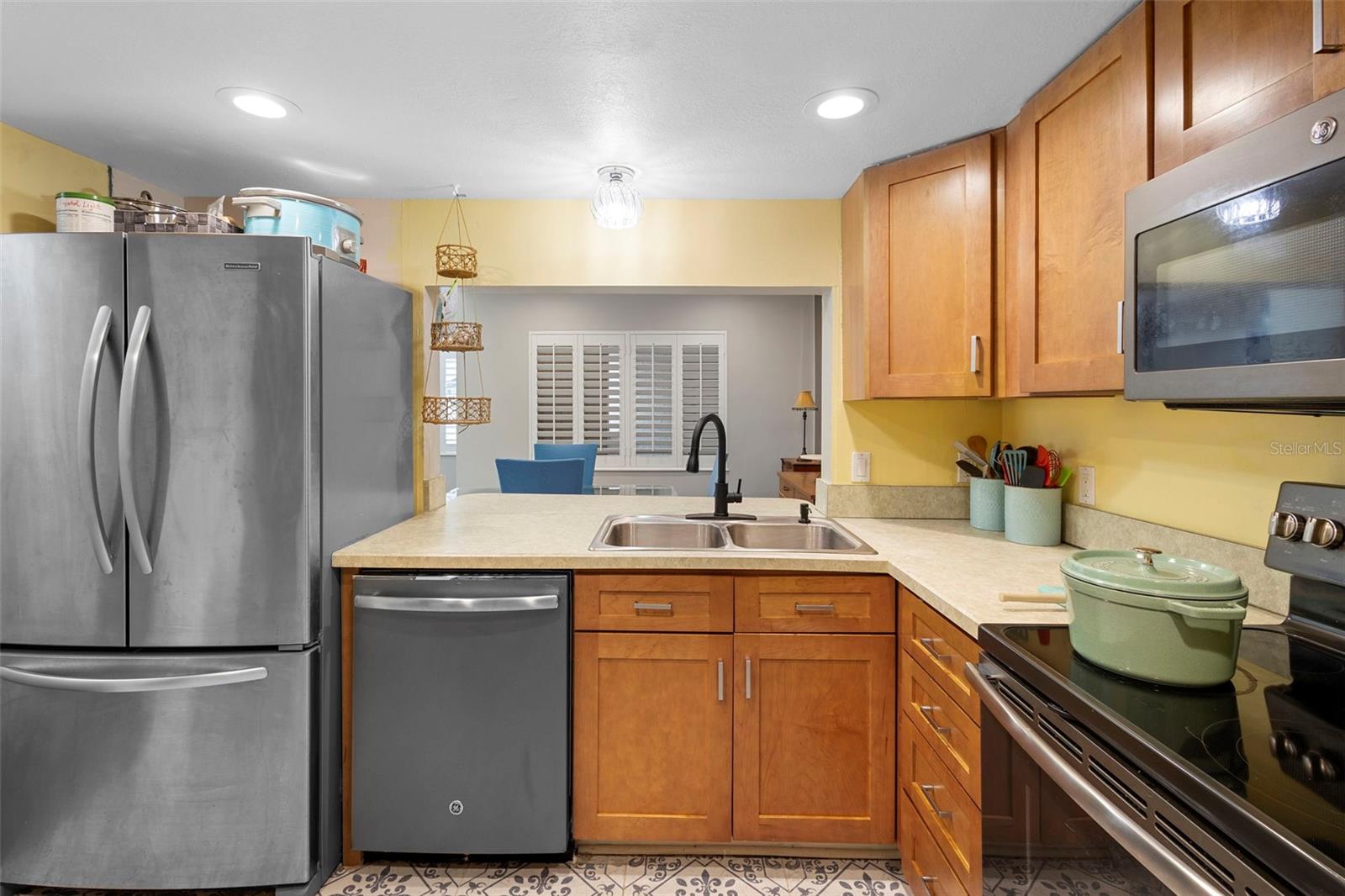 ULTRA VISTA CONDO - Residential Lease