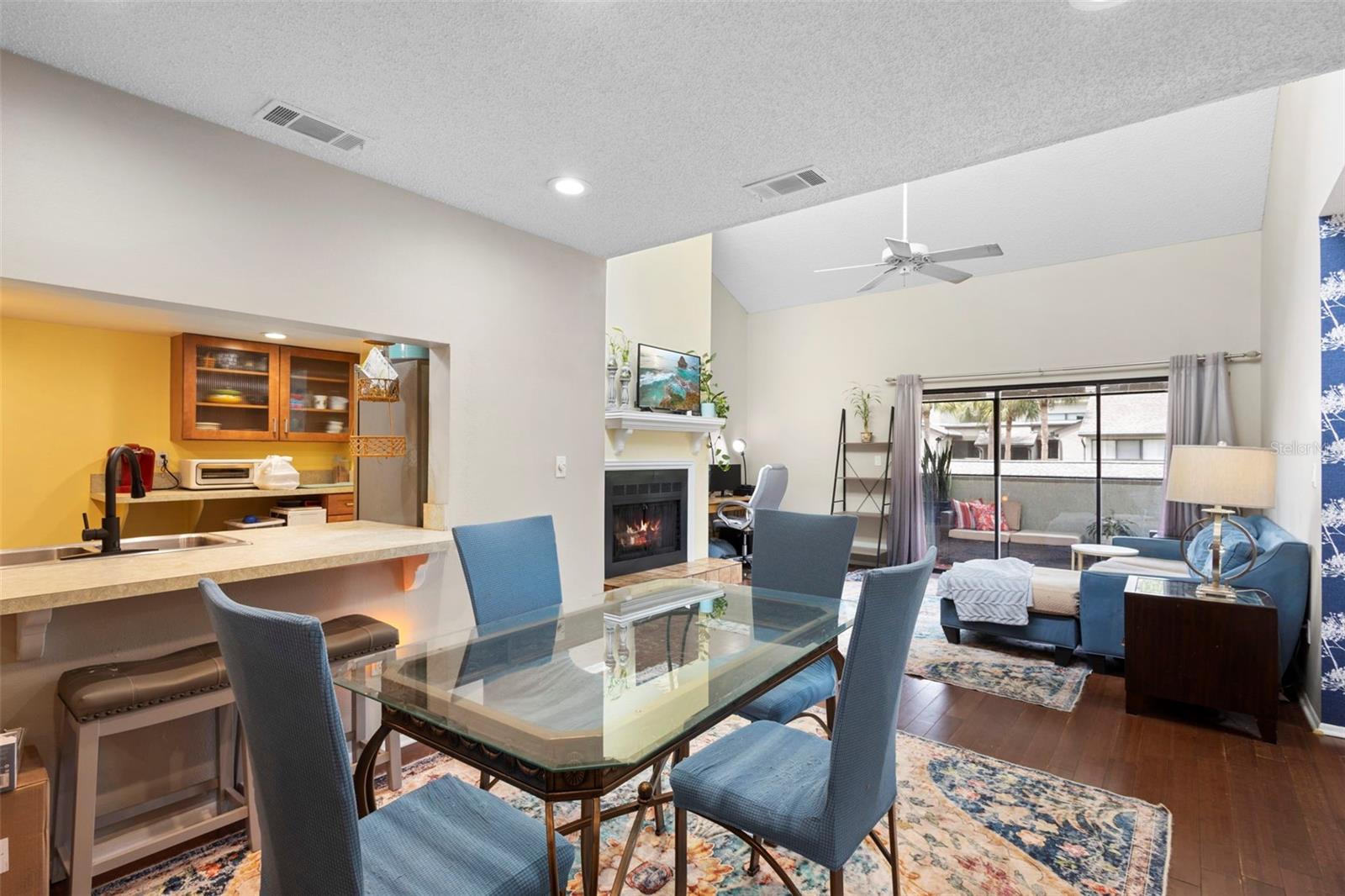 ULTRA VISTA CONDO - Residential Lease