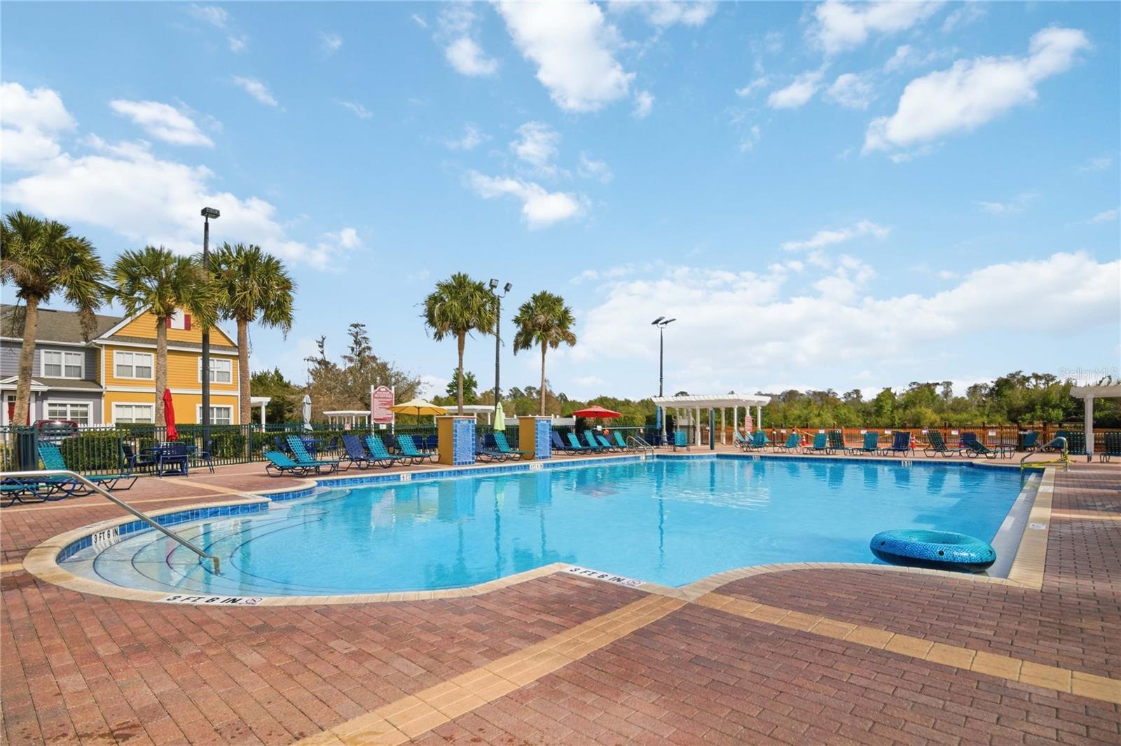 VILLAS AT SEVEN DWARFS LANE CONDO - Residential