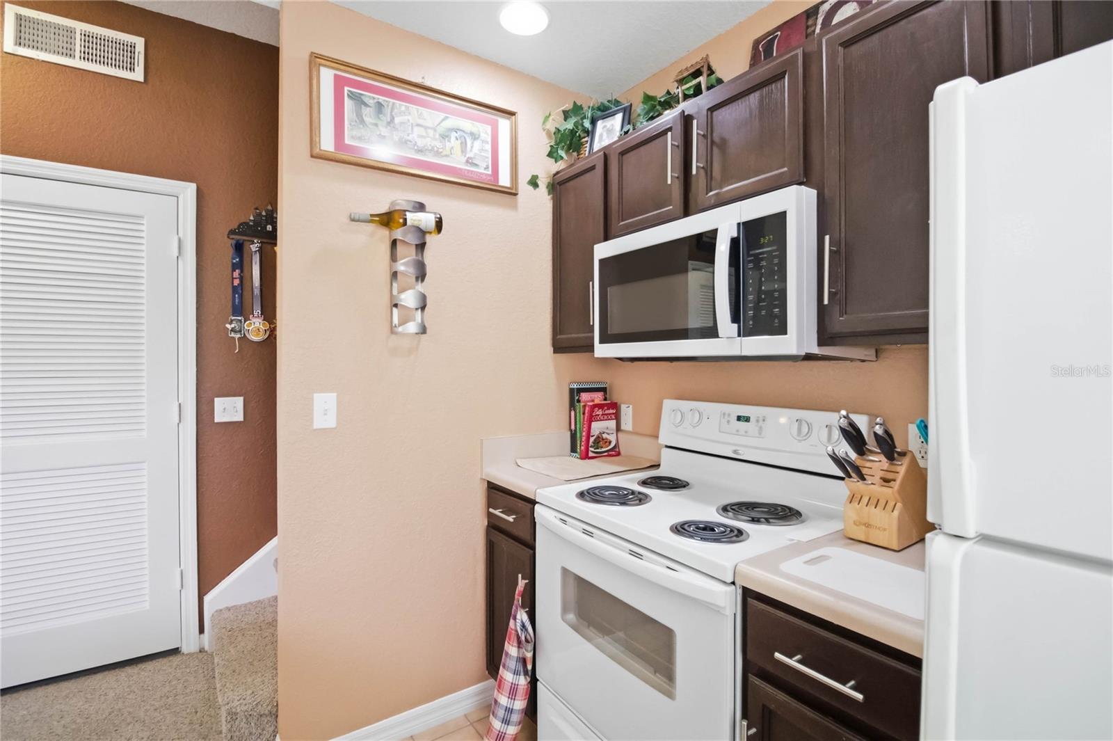 VILLAS AT SEVEN DWARFS LANE CONDO - Residential