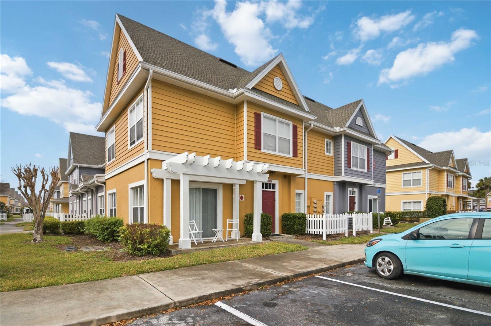 VILLAS AT SEVEN DWARFS LANE CONDO - Residential