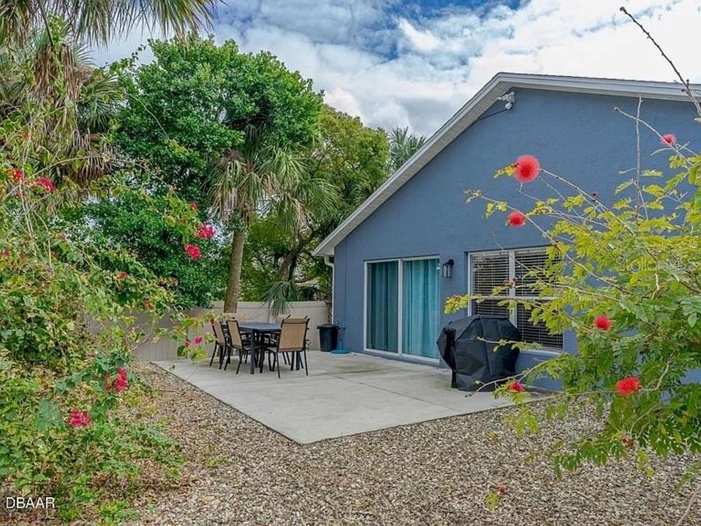 Photo of 401 Mobile Avenue, Daytona Beach, FL 32118 (MLS # L4962030)